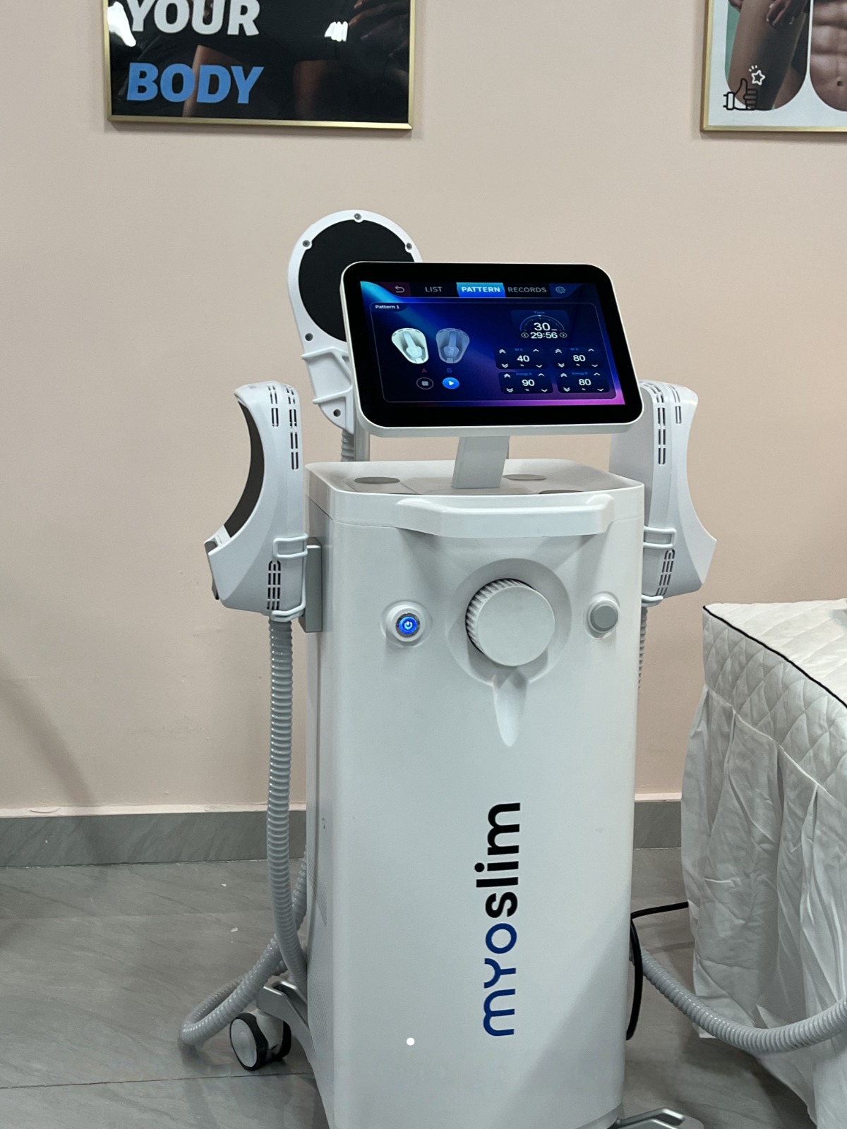 EMS Tesla Sculpt 8500W 18 Tesla – Profesjonalne Urządzenie Kosmetyczne EMS | 4 Głowice | Beauty & SPA 4 EMS Tesla Sculpt 8500W 18 Tesla – Profesjonalne Urządzenie Kosmetyczne EMS | 4 Głowice | Beauty & SPA - obrazek 4
